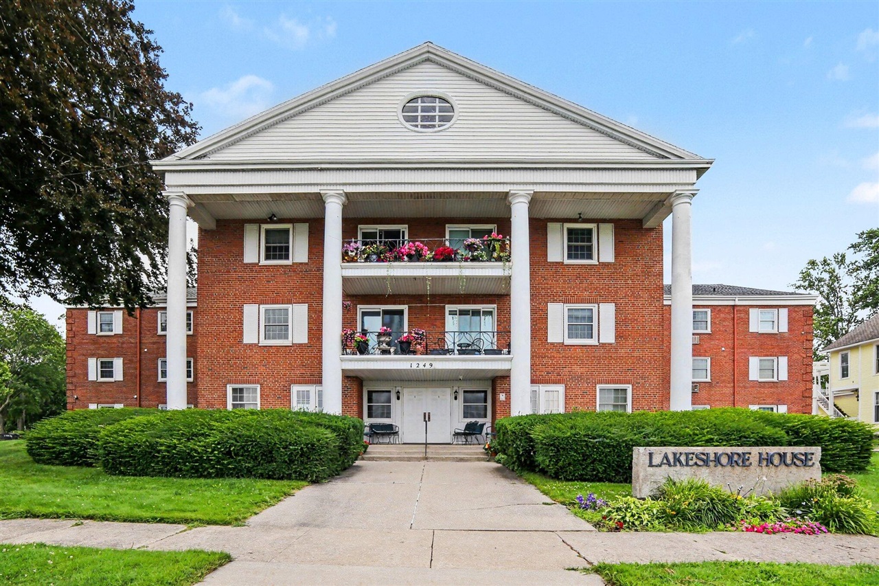 2nd image of 1249 Lakeshore Dr #315, Muskegon, MI 49441 | MLS# 70548765