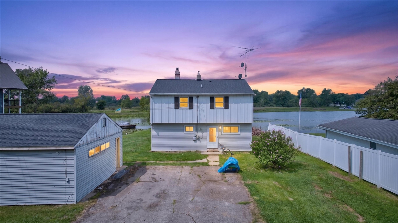 1st image of 1040 Echo Beach Dr, Jackson, MI 49203 | MLS# 70548794