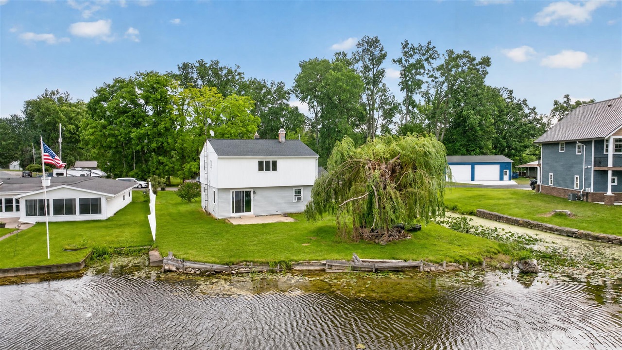 3rd image of 1040 Echo Beach Dr, Jackson, MI 49203 | MLS# 70548794