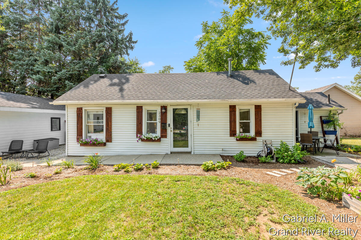 2nd image of 2309 Dalton Ave, Wyoming, MI 49519 | MLS# 70548795