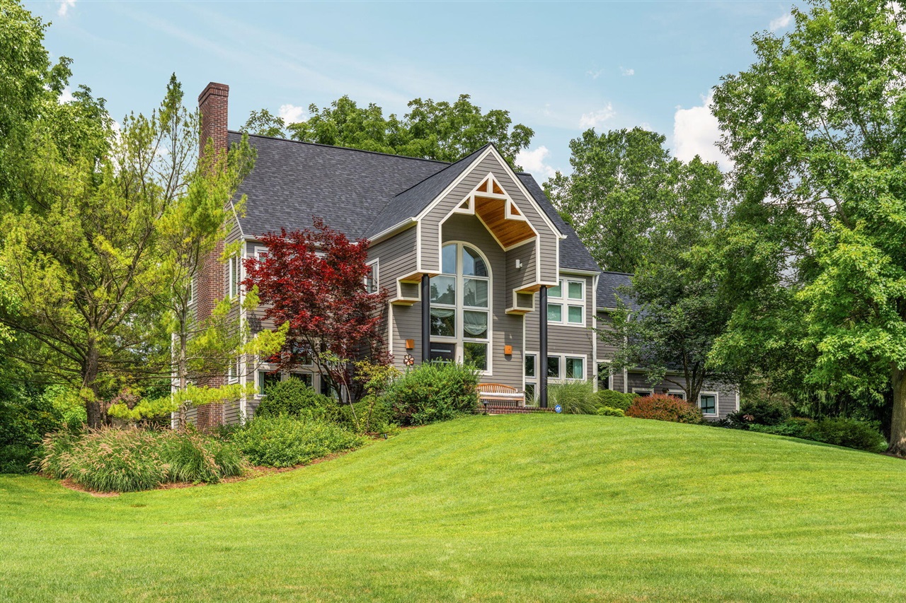 1st image of 2529 Thornapple Dr, Ann Arbor, MI 48103 | MLS# 70548796