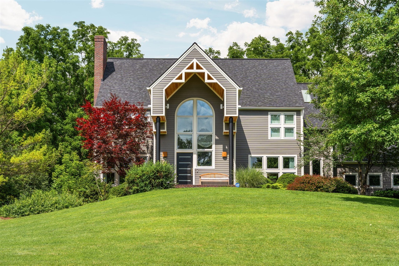 2nd image of 2529 Thornapple Dr, Ann Arbor, MI 48103 | MLS# 70548796
