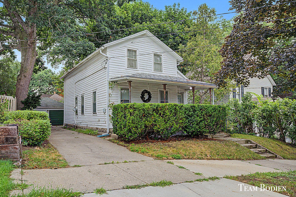 1st image of 581 Harlan Ave, Grand Rapids, MI 49503 | MLS# 70548799