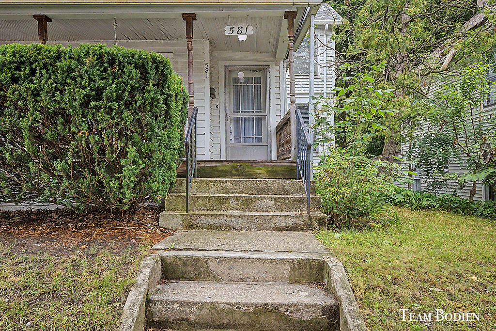 2nd image of 581 Harlan Ave, Grand Rapids, MI 49503 | MLS# 70548799
