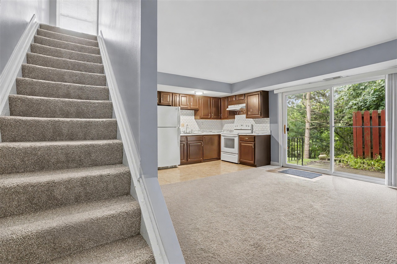 3rd image of 3517 Kenbrooke Ct, Kalamazoo, MI 49006 | MLS# 70548800