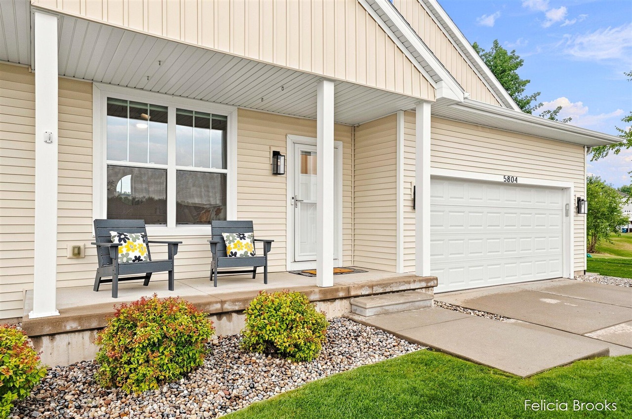 4th image of 5804 Sage River Ct, Wyoming, MI 49418 | MLS# 70548805