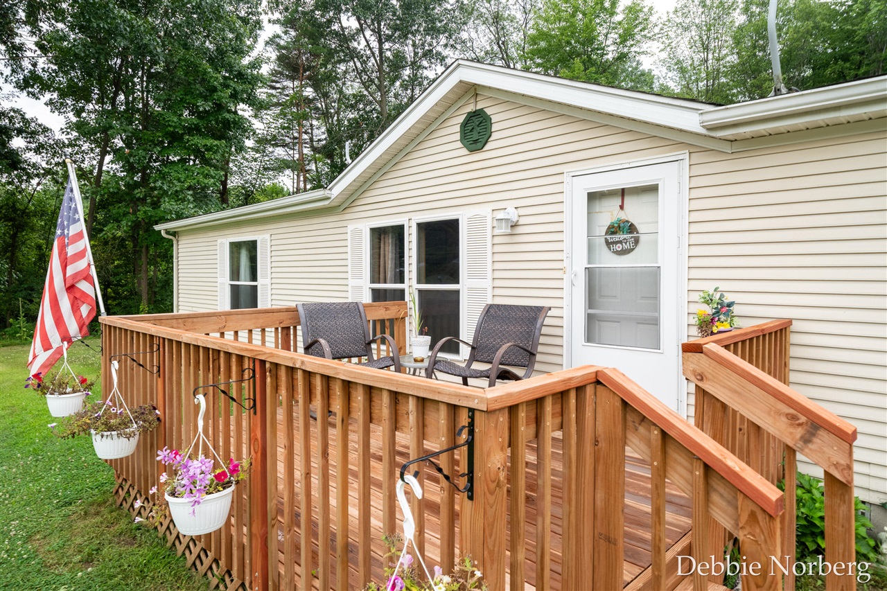 3rd image of 2122 Maple Ln, Hastings, MI 49058 | MLS# 70548815
