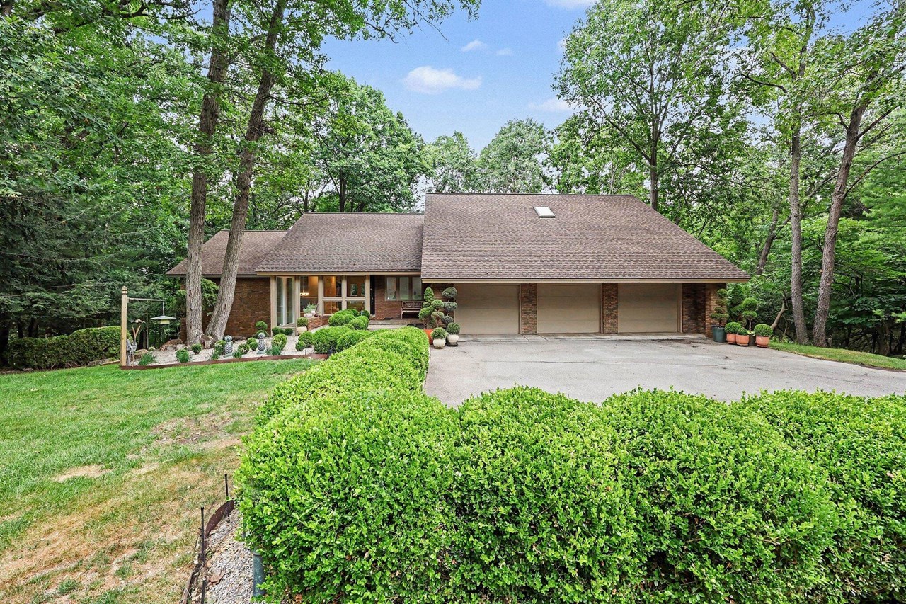 2nd image of 5315 Red Fox Run, Ann Arbor, MI 48105 | MLS# 70548828
