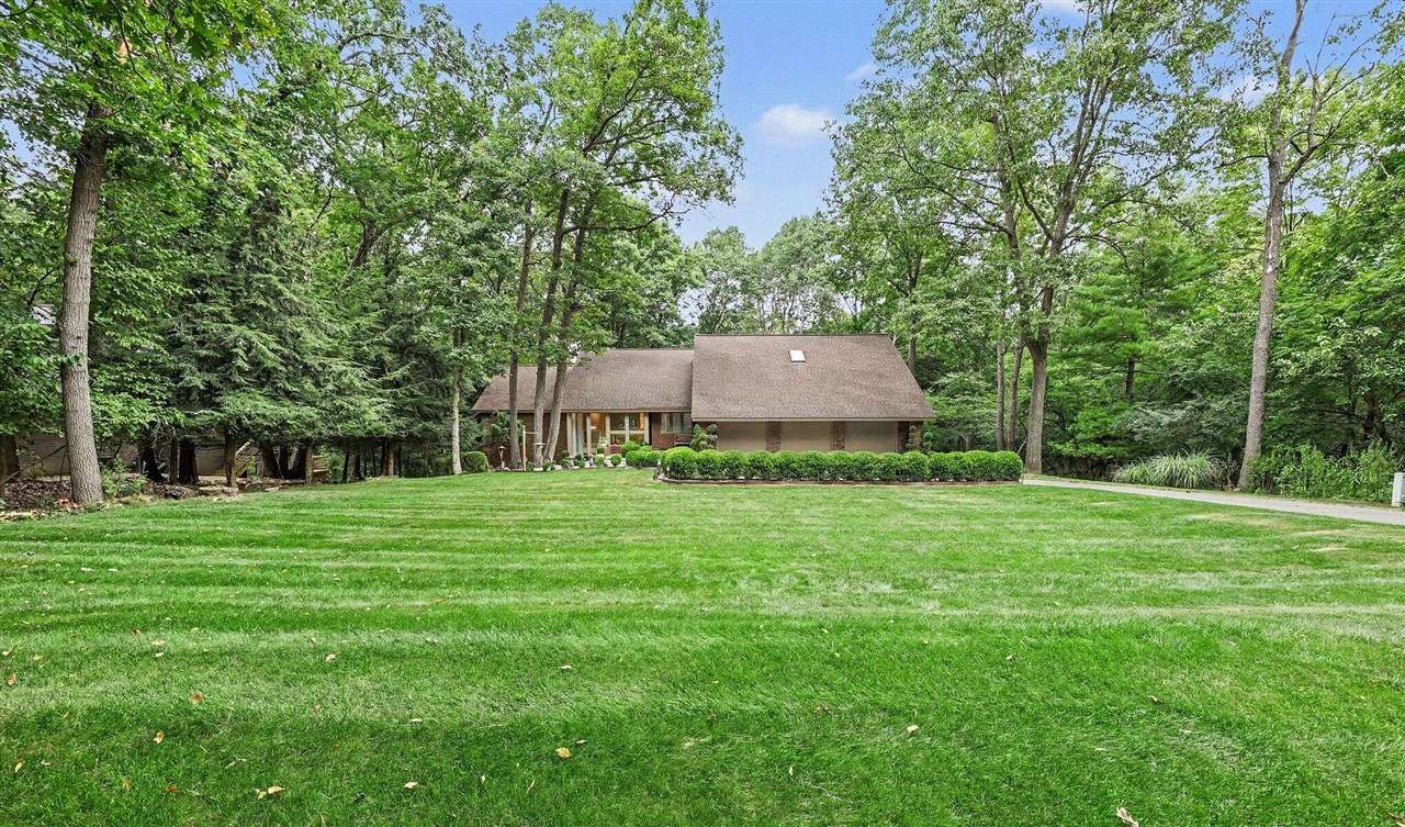 3rd image of 5315 Red Fox Run, Ann Arbor, MI 48105 | MLS# 70548828