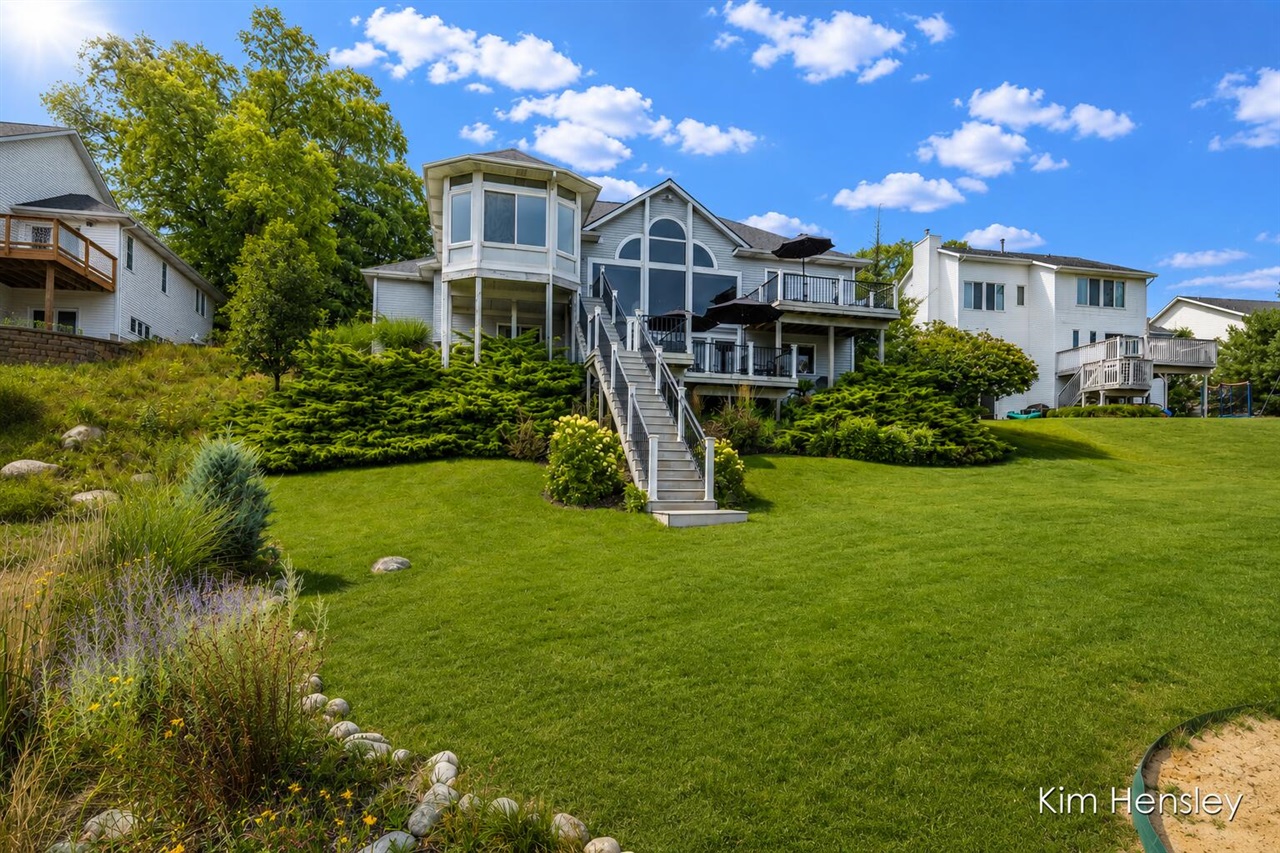2nd image of 7455 Decosta Dr, Rockford, MI 49341 | MLS# 70548838