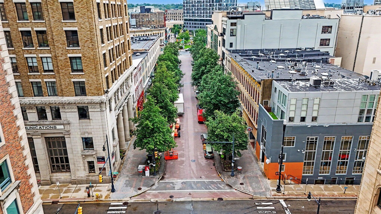 3rd image of 65 Monroe Center St #100, Grand Rapids, MI 49503 | MLS# 70548847