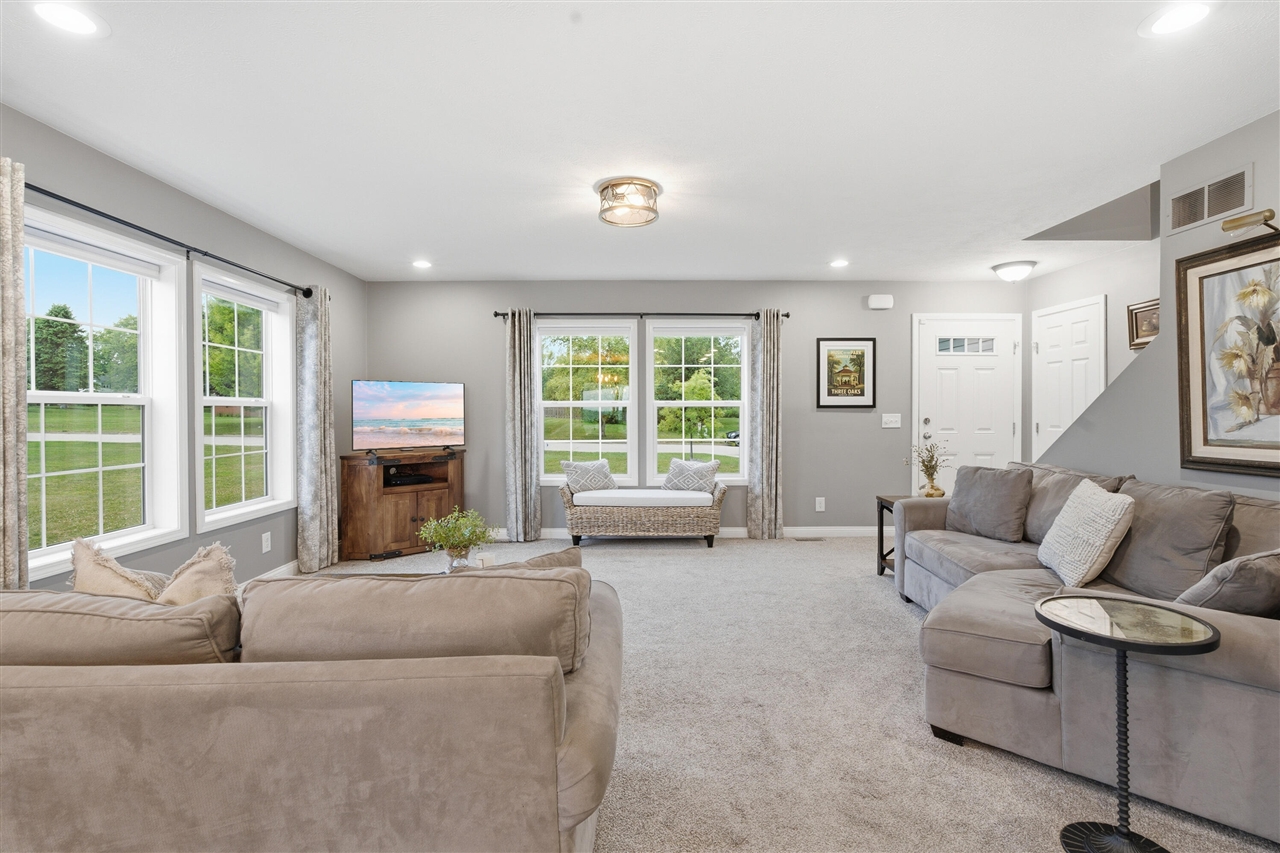 5th image of 403 Tulip Dr, Three Oaks, MI 49128 | MLS# 70548849