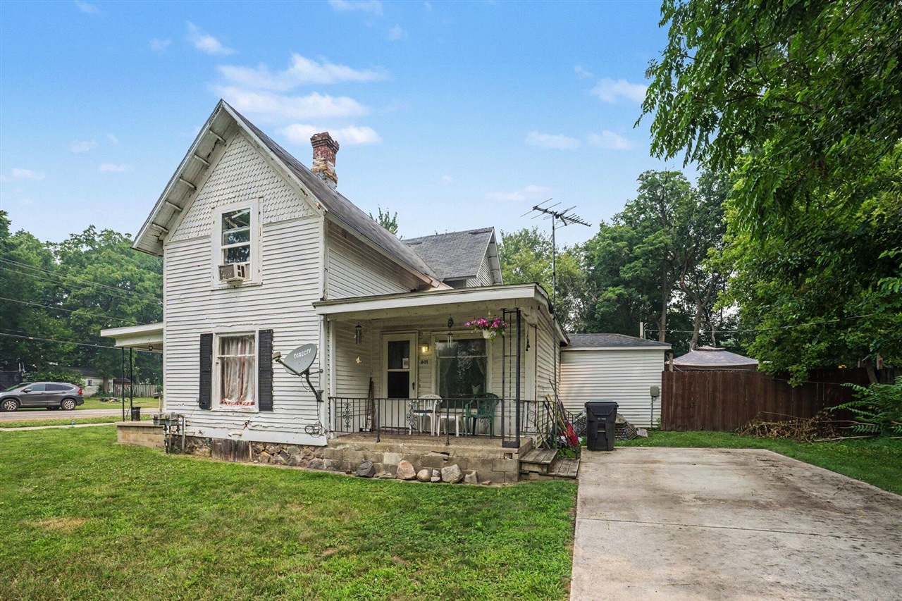 2nd image of 302 N Van Buren St, Paw Paw, MI 49079 | MLS# 70548858