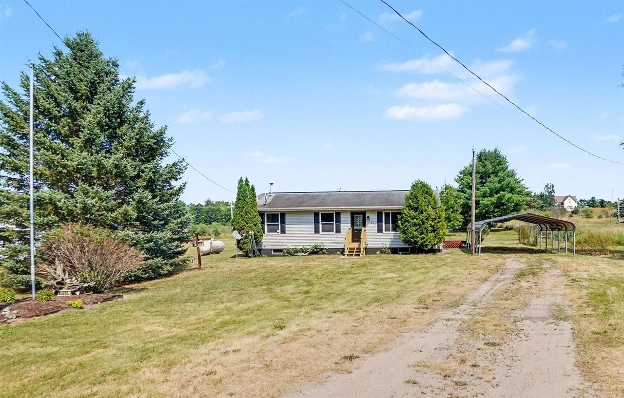 Photo 3 of Single family home for sale at 6918 S Saddler Rd, Chase, MI 49623 | MLS# 70548887 | Listing updated on 2026-09-28