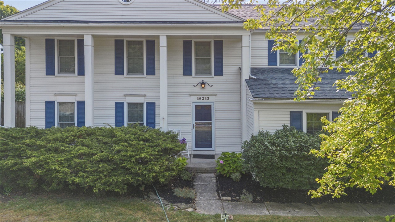 2nd image of 36233 Fredericksburg Rd, Farmington Hills, MI 48331 | MLS# 70548892