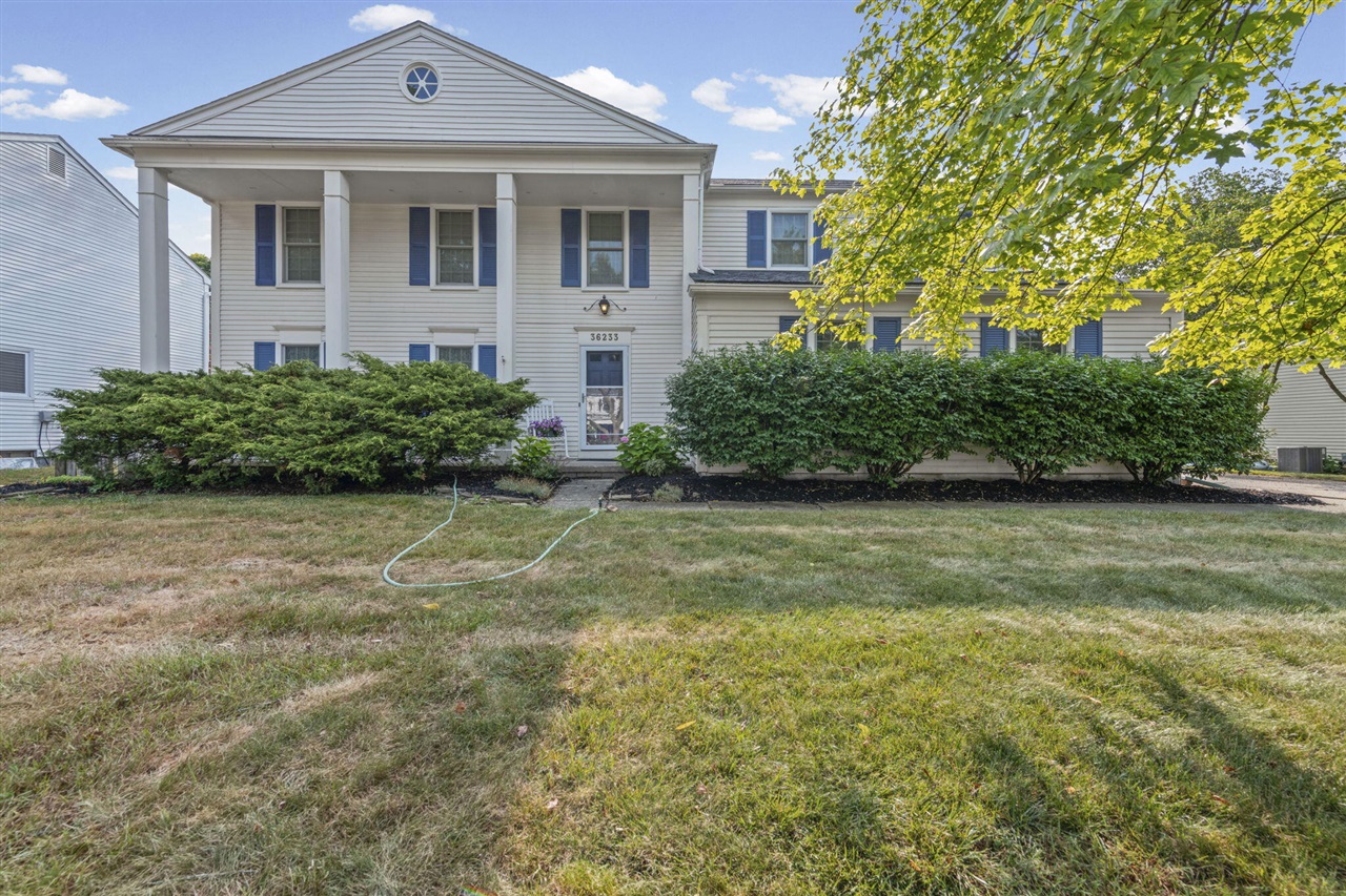 3rd image of 36233 Fredericksburg Rd, Farmington Hills, MI 48331 | MLS# 70548892