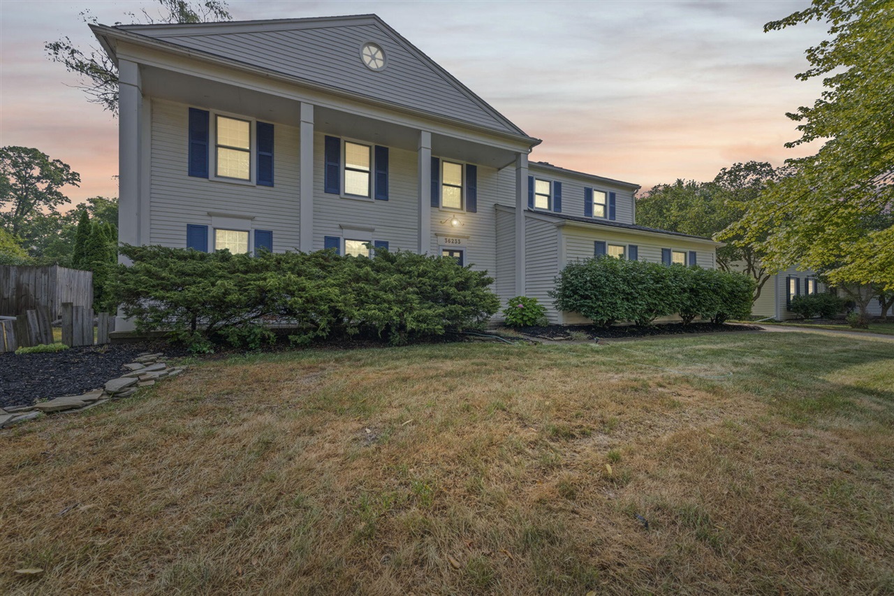 4th image of 36233 Fredericksburg Rd, Farmington Hills, MI 48331 | MLS# 70548892