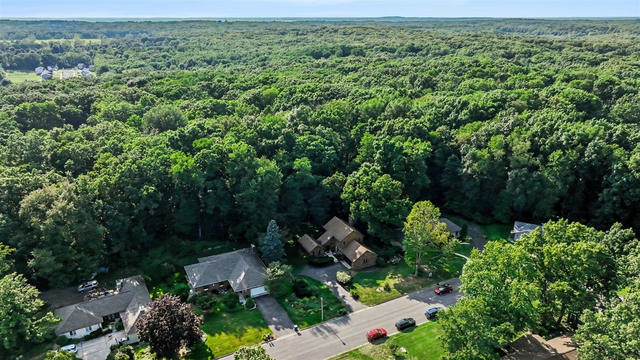 3rd image of 2161 Wild Cherry Ln, Kalamazoo, MI 49009 | MLS# 70548903
