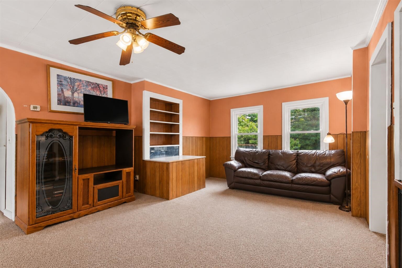 2nd image of 611 W Shelby Rd, Shelby, MI 49455 | MLS# 70548909