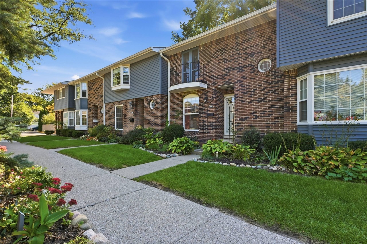 Condo for sale at 2798 Page Ave, Ann Arbor, MI 48104-6914 | MLS# 70548919
