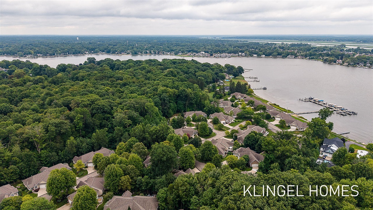 2nd image of 16260 Woodvale Blvd, Spring Lake, MI 49456