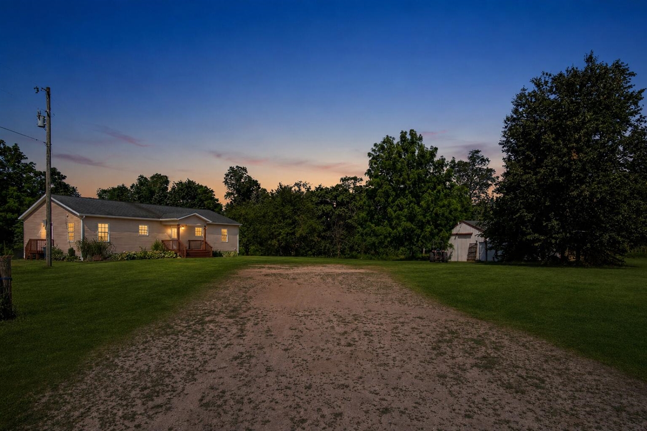 3rd image of 11159 Gravel Ridge Rd, Lakeview, MI 48850 | MLS# 70548936