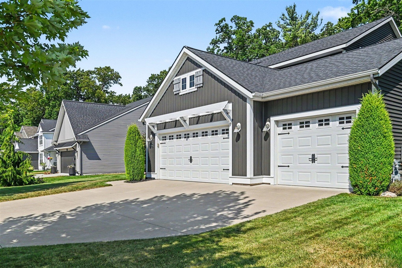 Photo 3 of Single family home for sale at 16964 Arbor Way Dr, Nunica, MI 49448 | MLS# 70548944 | Listing updated on 2026-09-18