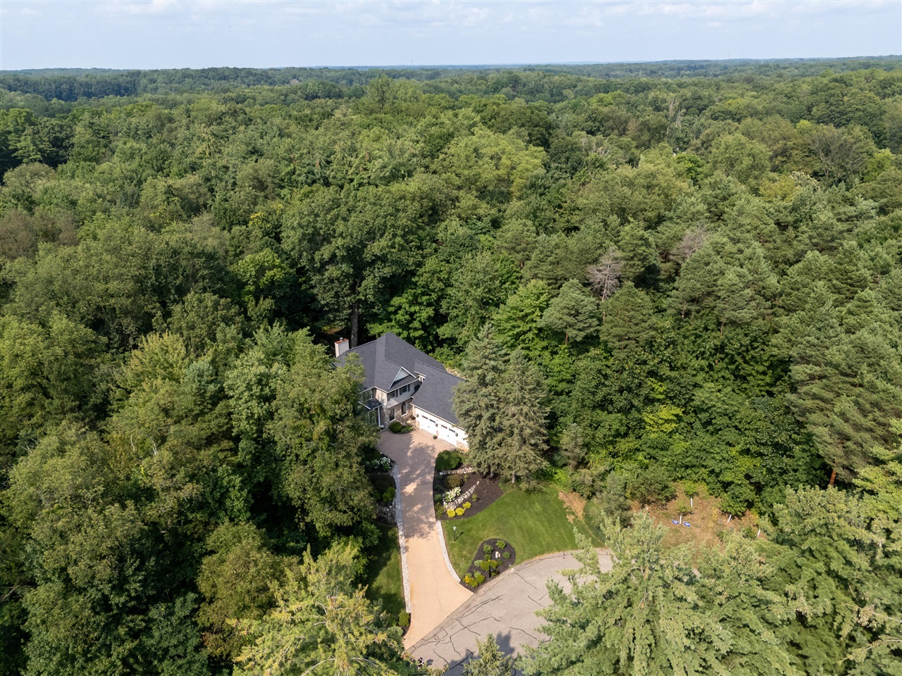 2nd image of 2980 Kellison Dr, Kalamazoo, MI 49009 | MLS# 70548956