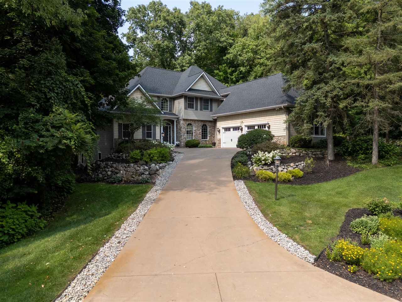 3rd image of 2980 Kellison Dr, Kalamazoo, MI 49009 | MLS# 70548956