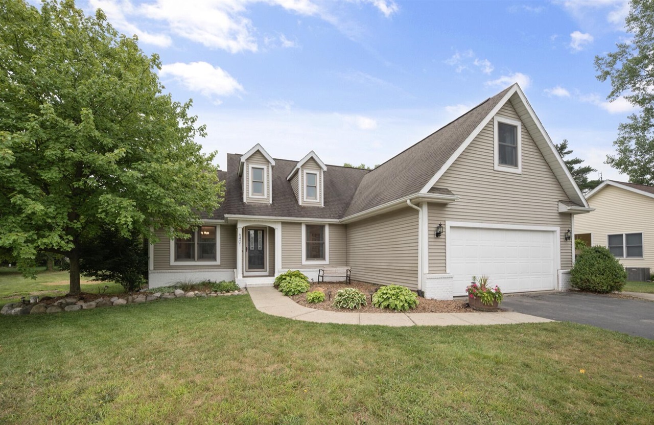 1st image of 6401 Woodbrook Ct, Linden, MI 48451 | MLS# 70548968