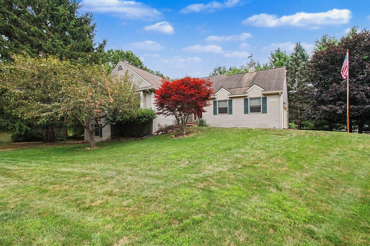 2nd image of 1457 Indian Trl, Milford, MI 48380 | MLS# 70548979