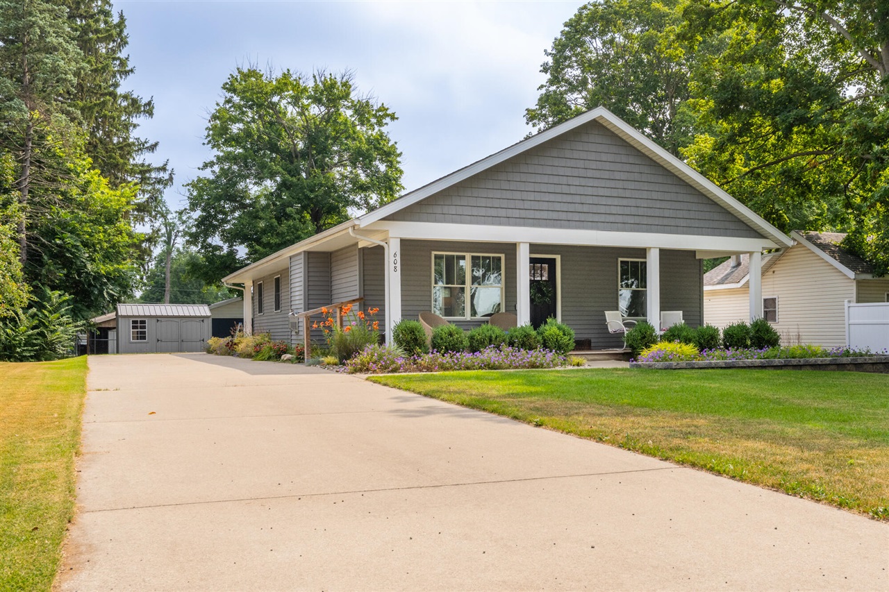 Photo 2 of Single family home for sale at 608 S Main St, Berrien Springs, MI 49103 | MLS# 70548984 | Listing updated on 2026-09-01
