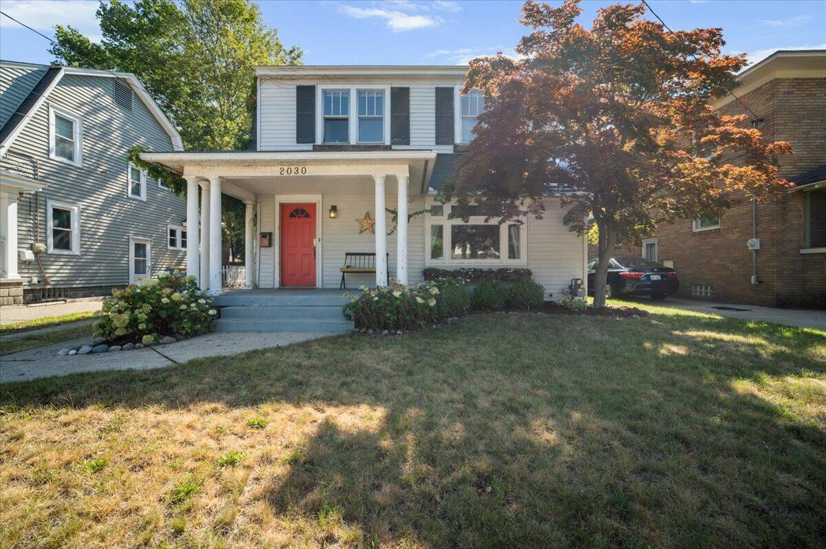 1st image of 2030 Paris Ave, Grand Rapids, MI 49507 | MLS# 70549041