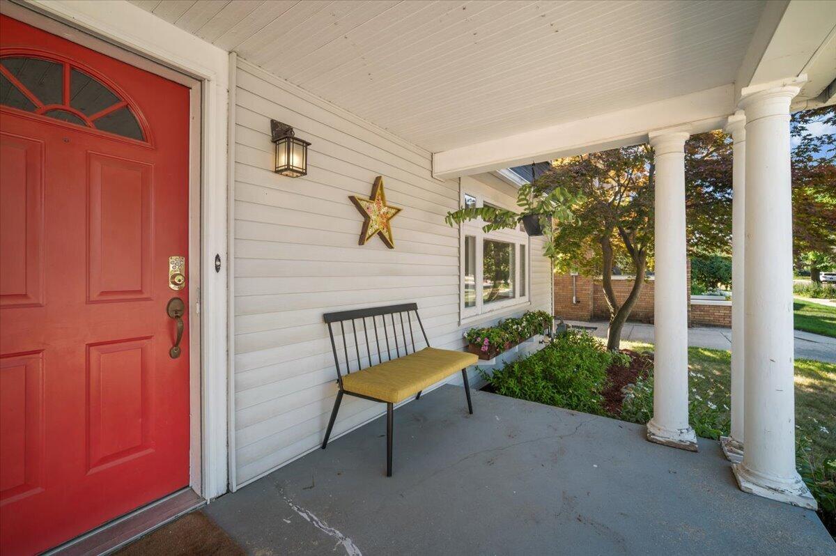 2nd image of 2030 Paris Ave, Grand Rapids, MI 49507 | MLS# 70549041