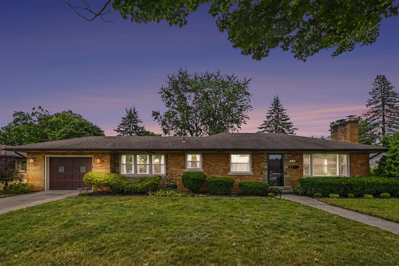 1st image of 1639 Wellington Rd, Lansing, MI 48910 | MLS# 70549046