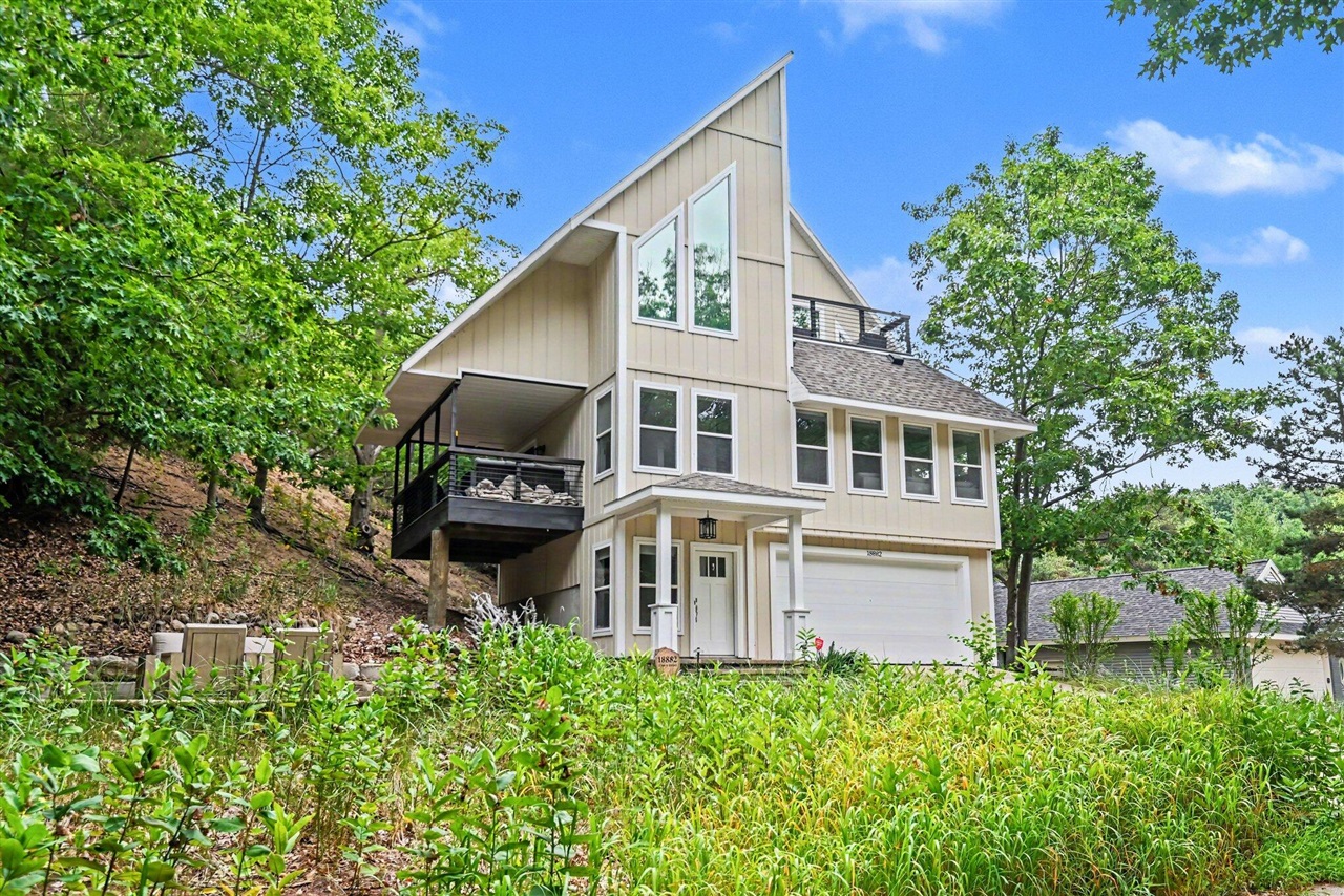 2nd image of 18882 Piney Point Dr, Spring Lake, MI 49456 | MLS# 70549053