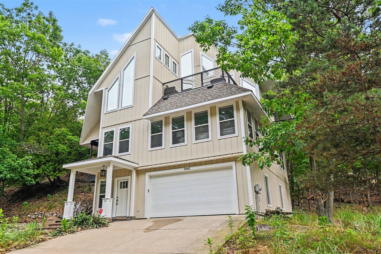 3rd image of 18882 Piney Point Dr, Spring Lake, MI 49456 | MLS# 70549053