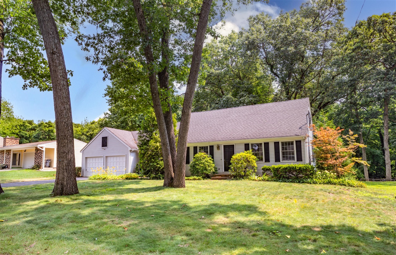 2nd image of 8245 Heritage Dr, Kalamazoo, MI 49009 | MLS# 70549061