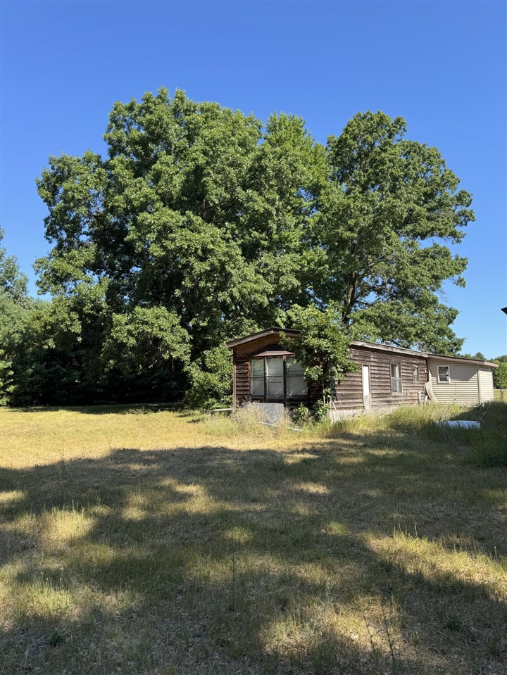 2nd image of 9381 Jones Rd, Howard City, MI 49329 | MLS# 70549073