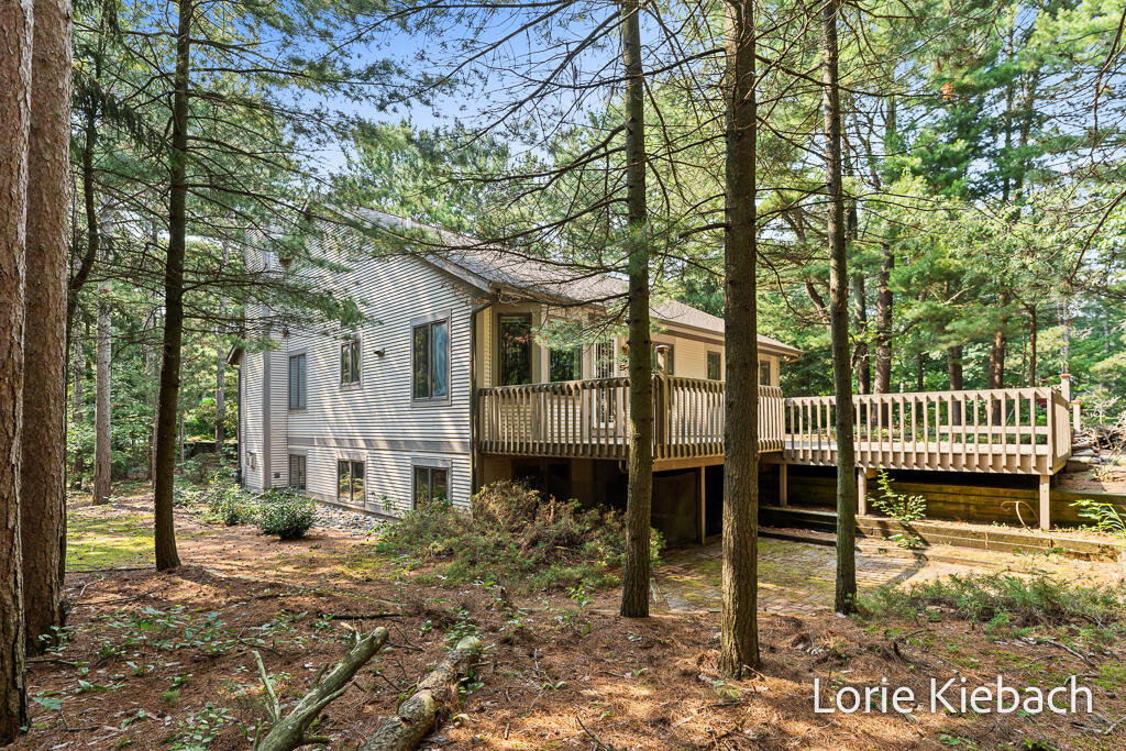 3rd image of 11940 Lakeshore Ave, Grand Haven, MI 49417 | MLS# 70549076