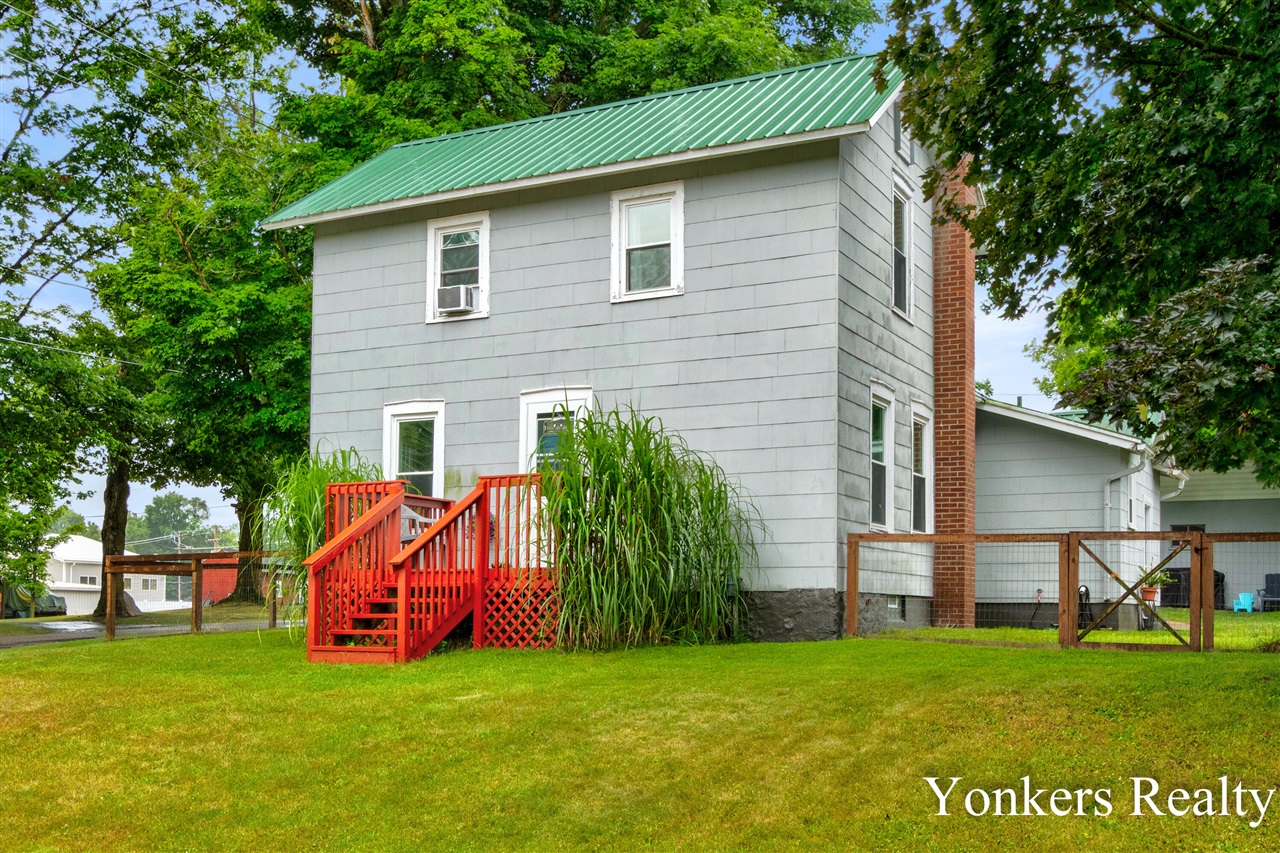 3rd image of 190 Race St, Freeport, MI 49325 | MLS# 70549078