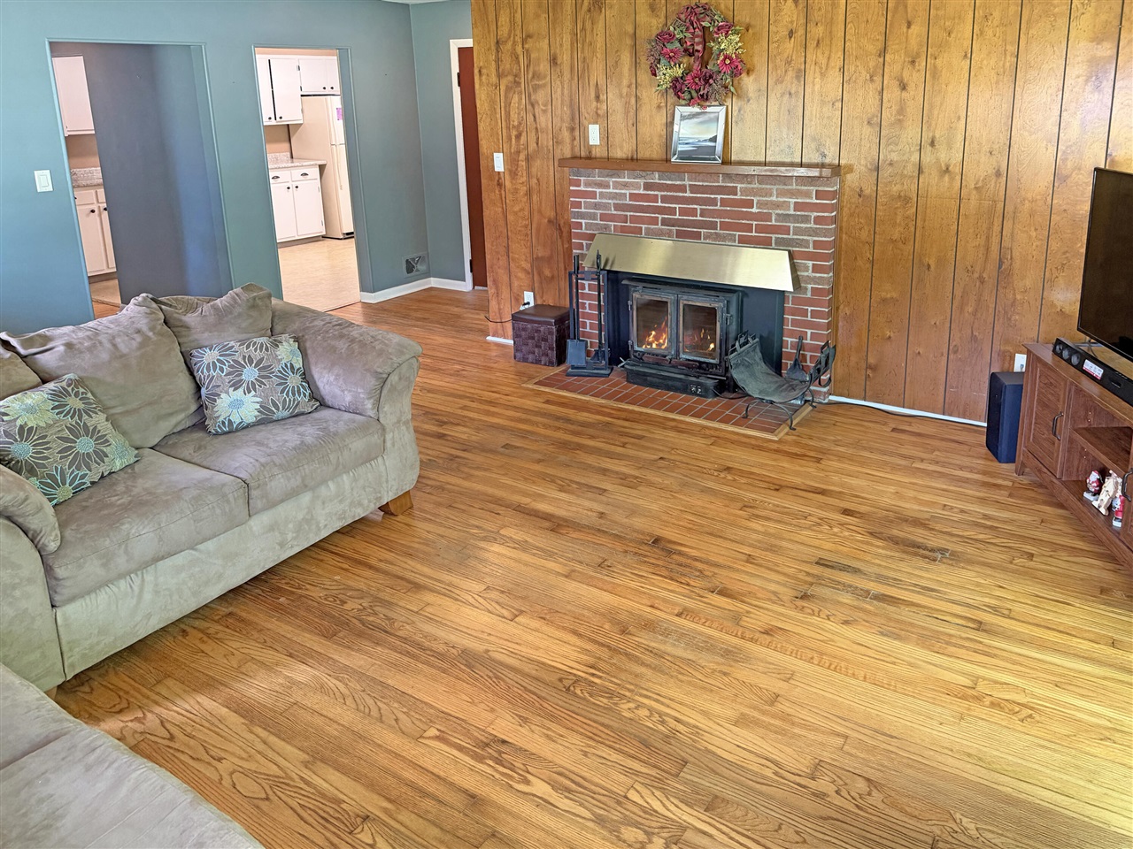 2nd image of 1615 Roger Ave, Benton Harbor, MI 49022 | MLS# 70549092