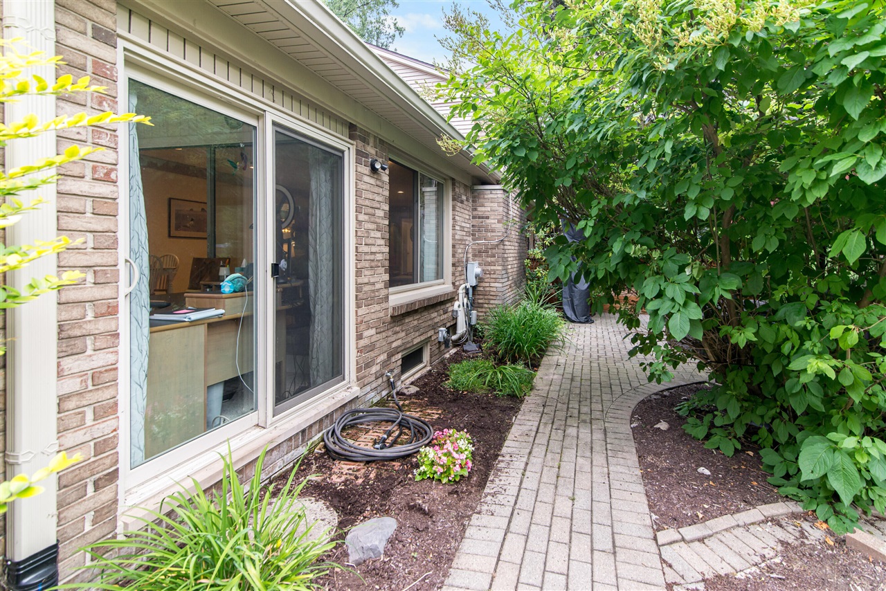 5th image of 29822 Deer Run Dr, Farmington, MI 48331 | MLS# 70549112