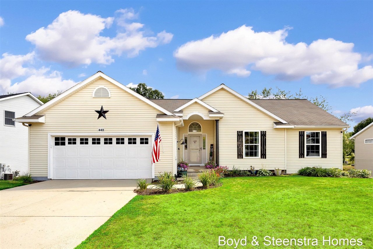 1st image of 442 Shaw Estates Dr, Rockford, MI 49341 | MLS# 70549115
