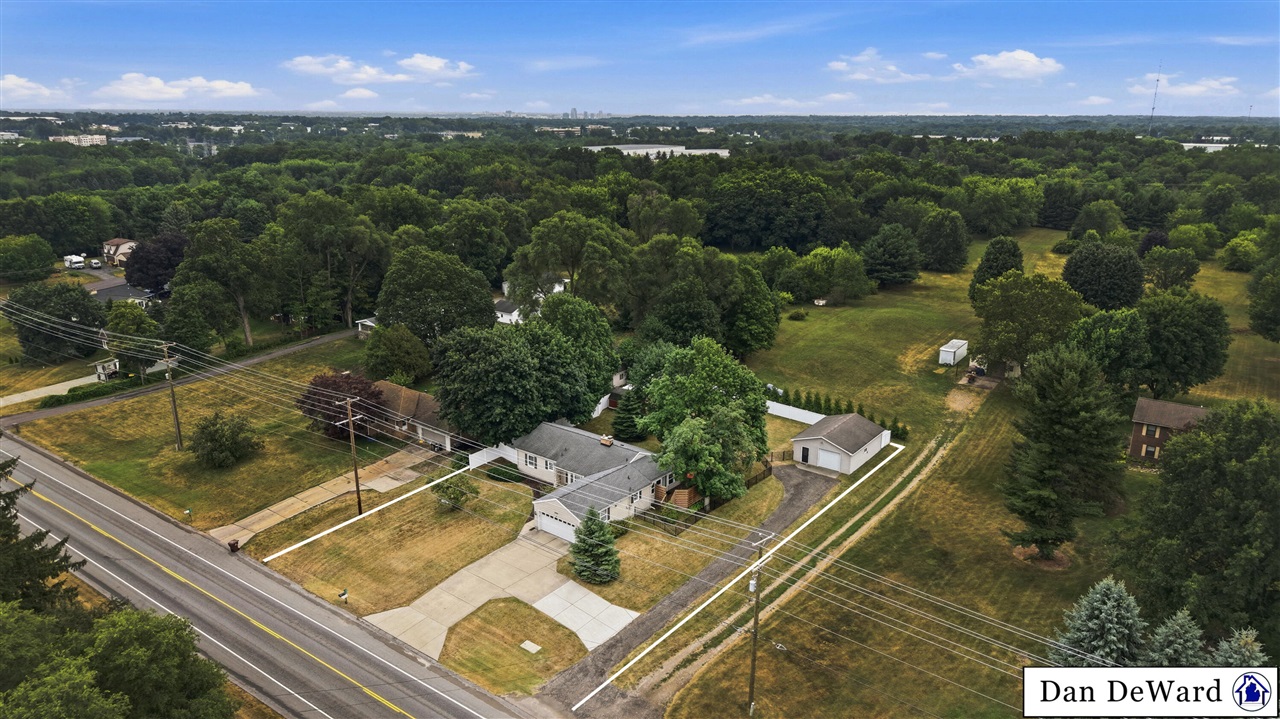 2nd image of 2888 4 Mile Rd, Grand Rapids, MI 49544 | MLS# 70549126