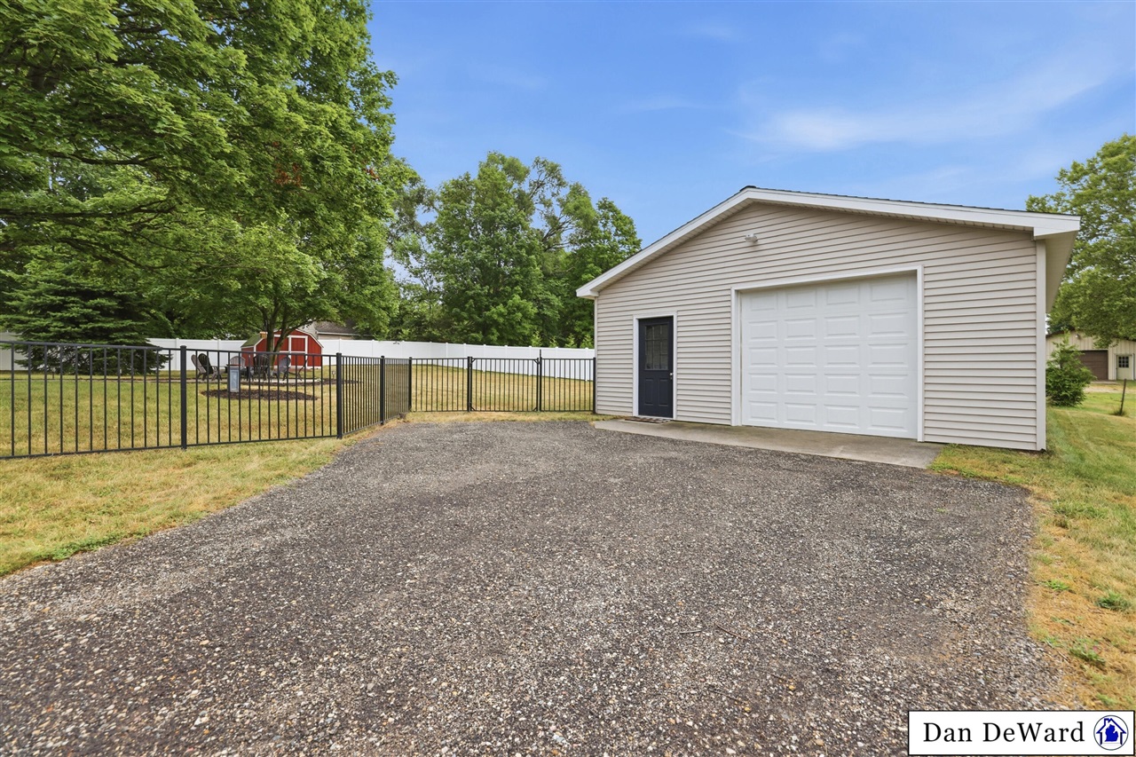 5th image of 2888 4 Mile Rd, Grand Rapids, MI 49544 | MLS# 70549126