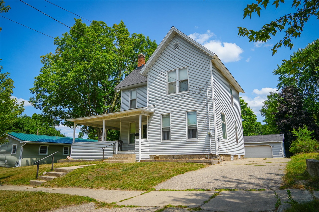 1st image of 910 Pleasant St, Belding, MI 48809 | MLS# 70549147
