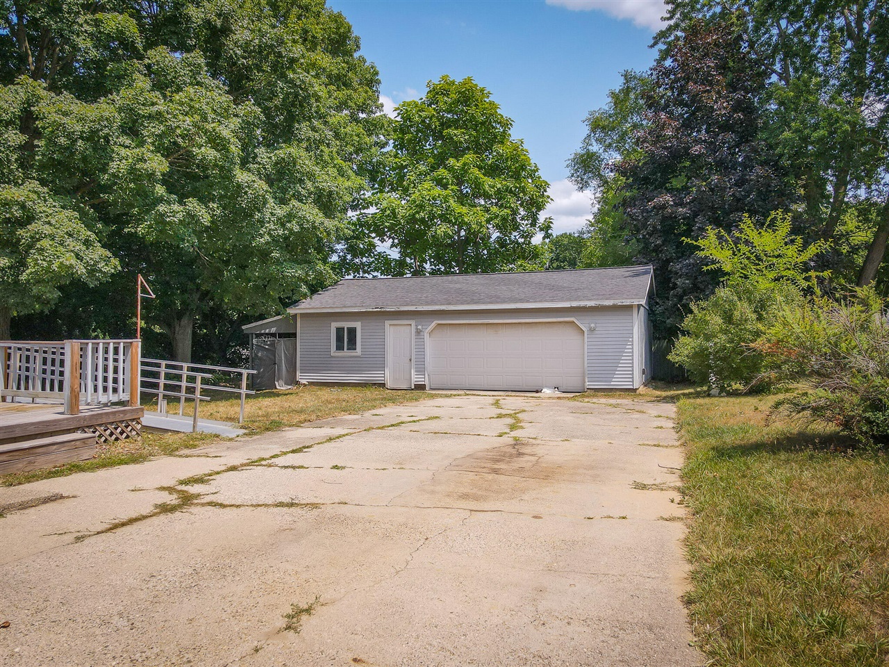 2nd image of 910 Pleasant St, Belding, MI 48809 | MLS# 70549147