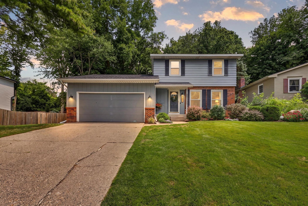 1st image of 4734 Larkwood Dr, Grand Rapids, MI 49508 | MLS# 70549166