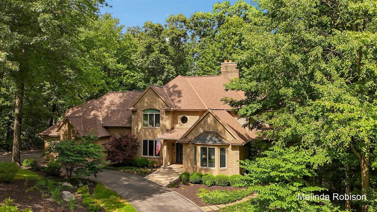 Photo 2 of Mansion for sale at 1579 Winterwood Dr, Grand Rapids, MI 49525 | MLS# 70549229 | Listing updated on 2026-09-15